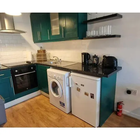 Large 2bd At Trendy Portobello Centre Lägenhet