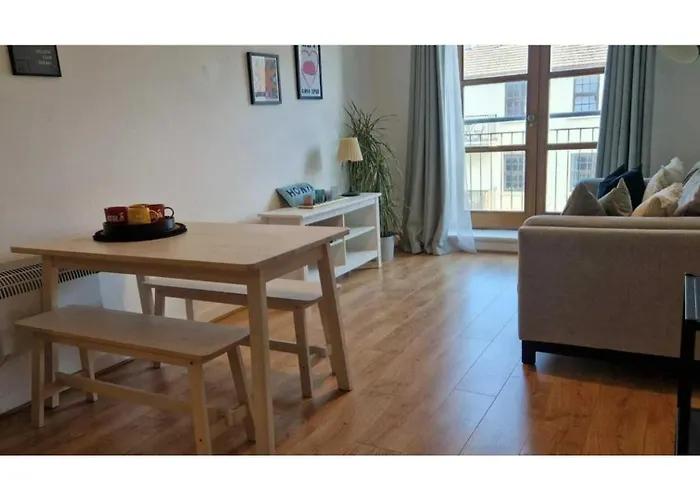 아파트 Large 2bd At Trendy Portobello Centre
