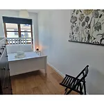 Large 2bd At Trendy Portobello Centre *