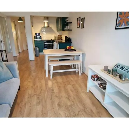 Large 2bd At Trendy Portobello Centre