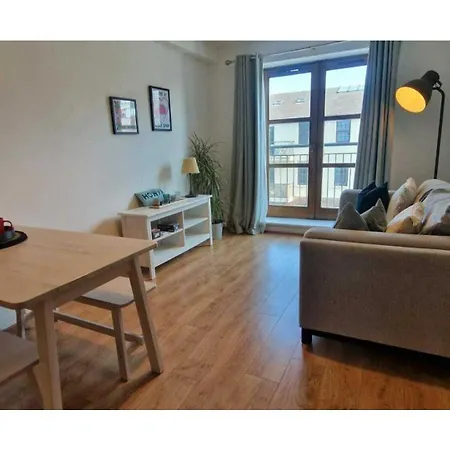 Large 2bd At Trendy Portobello Centre Apartamento *