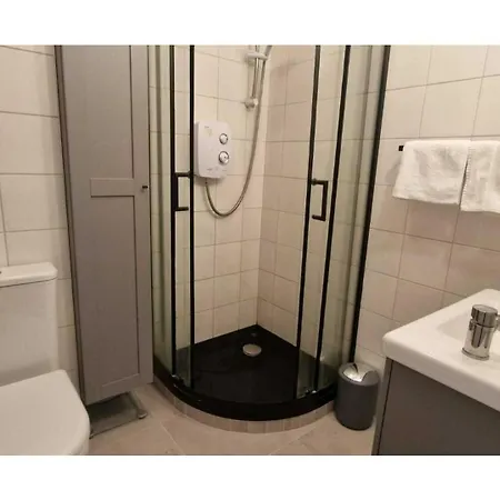 Large 2bd At Trendy Portobello Centre *