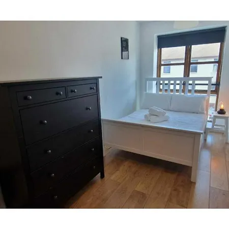 Large 2bd At Trendy Portobello Centre Apartamento