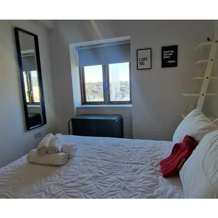Large 2bd At Trendy Portobello Centre Apartamento