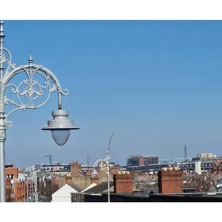 Large 2bd At Trendy Portobello Centre דירה *