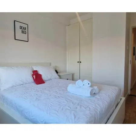 Apartamento Large 2bd At Trendy Portobello Centre *