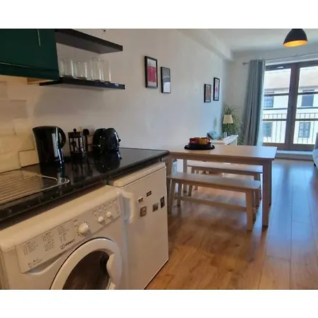 شقة Large 2bd At Trendy Portobello Centre