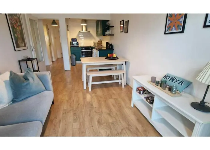 Large 2bd At Trendy Portobello Centre